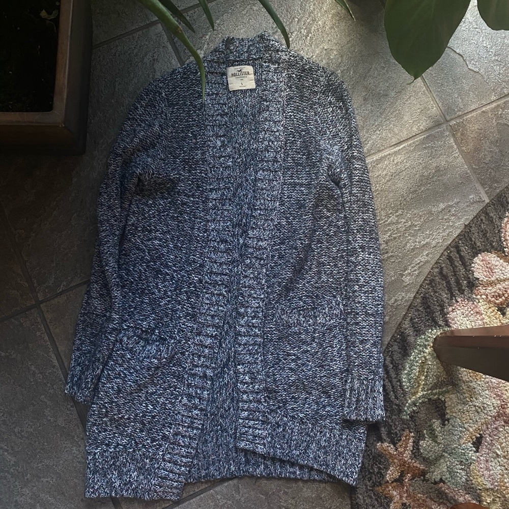 gray hollister cardigan